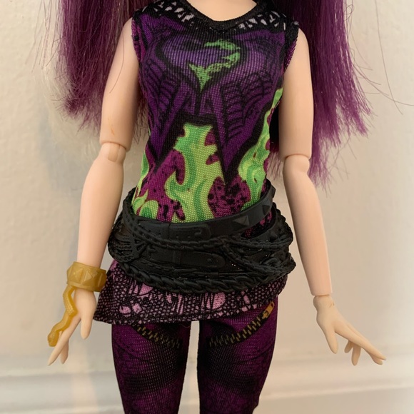 DISNEY DESCENDANTS MAL STYLE SWITCH DOLL - Picture 3 of 9